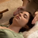 person-conducting-reiki-therapy-(3)